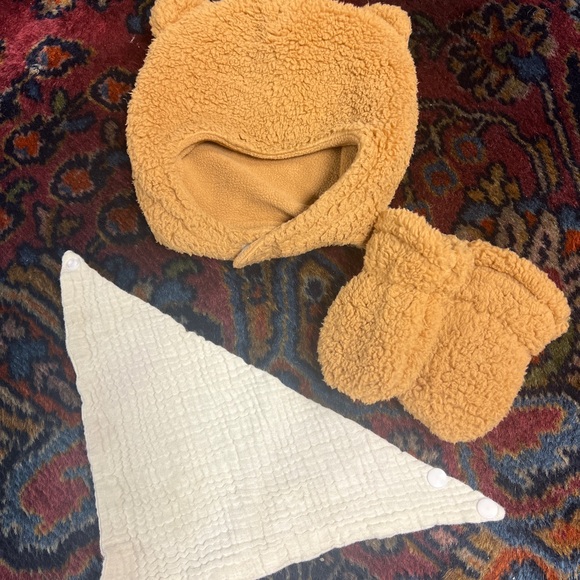 Leopard Print baby One Piece matching fleece bear hat & gloves moccasins bib - Picture 7 of 8